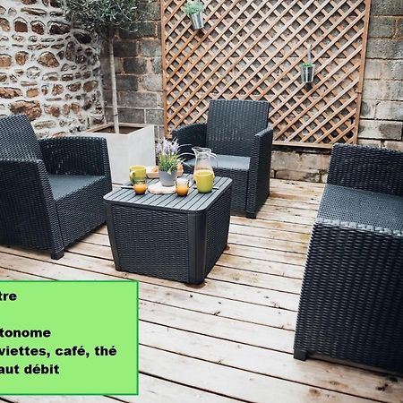 Superbe Appartement Avec Terrasse Au Calme Ernee ภายนอก รูปภาพ