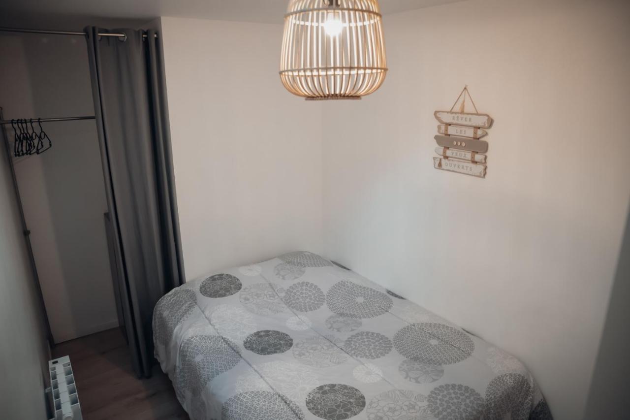 Superbe Appartement Avec Terrasse Au Calme Ernee ภายนอก รูปภาพ
