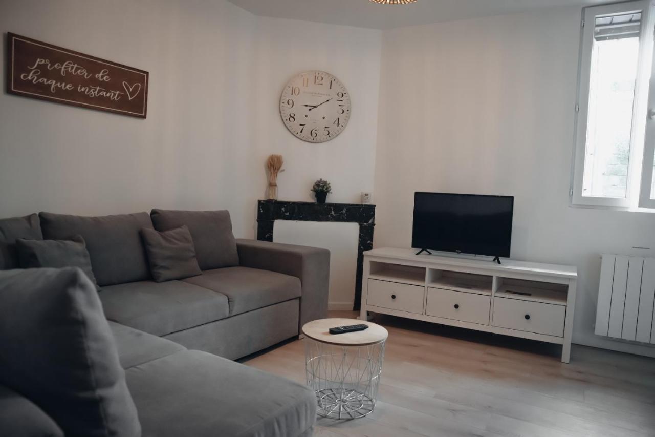 Superbe Appartement Avec Terrasse Au Calme Ernee ภายนอก รูปภาพ
