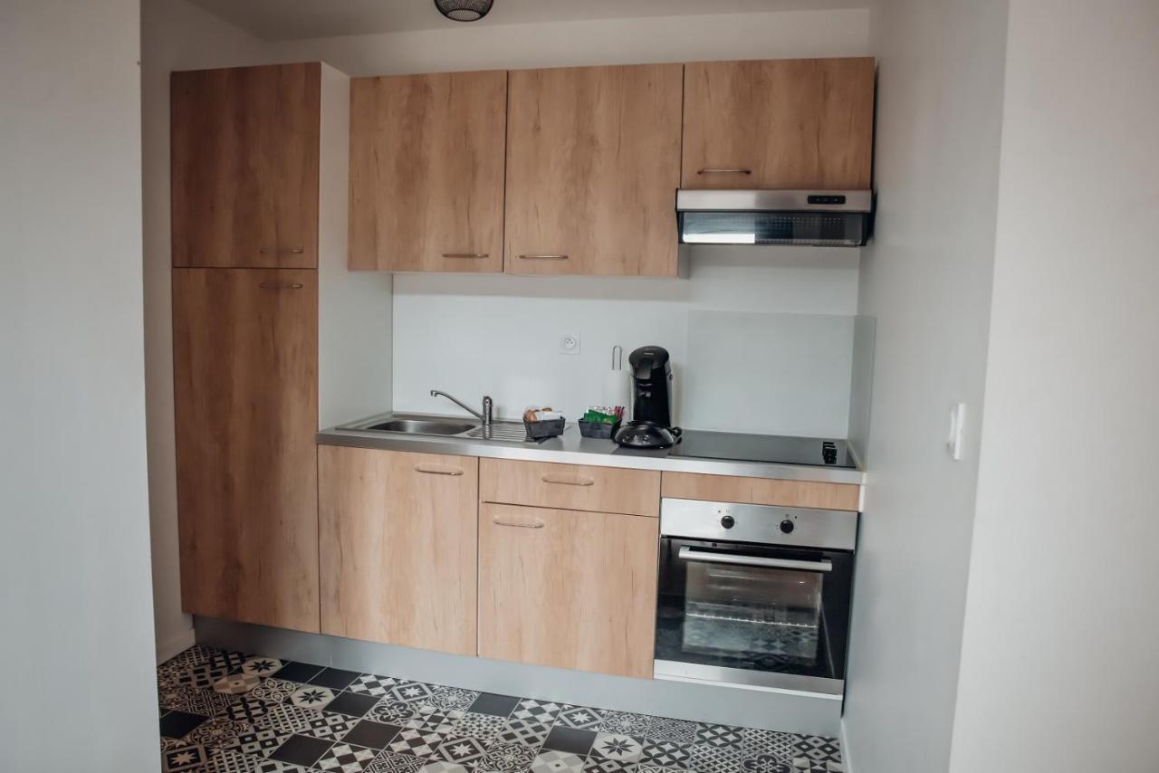 Superbe Appartement Avec Terrasse Au Calme Ernee ภายนอก รูปภาพ