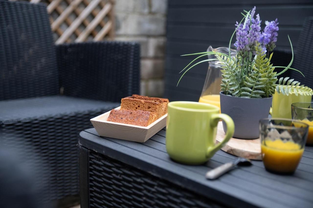 Superbe Appartement Avec Terrasse Au Calme Ernee ภายนอก รูปภาพ