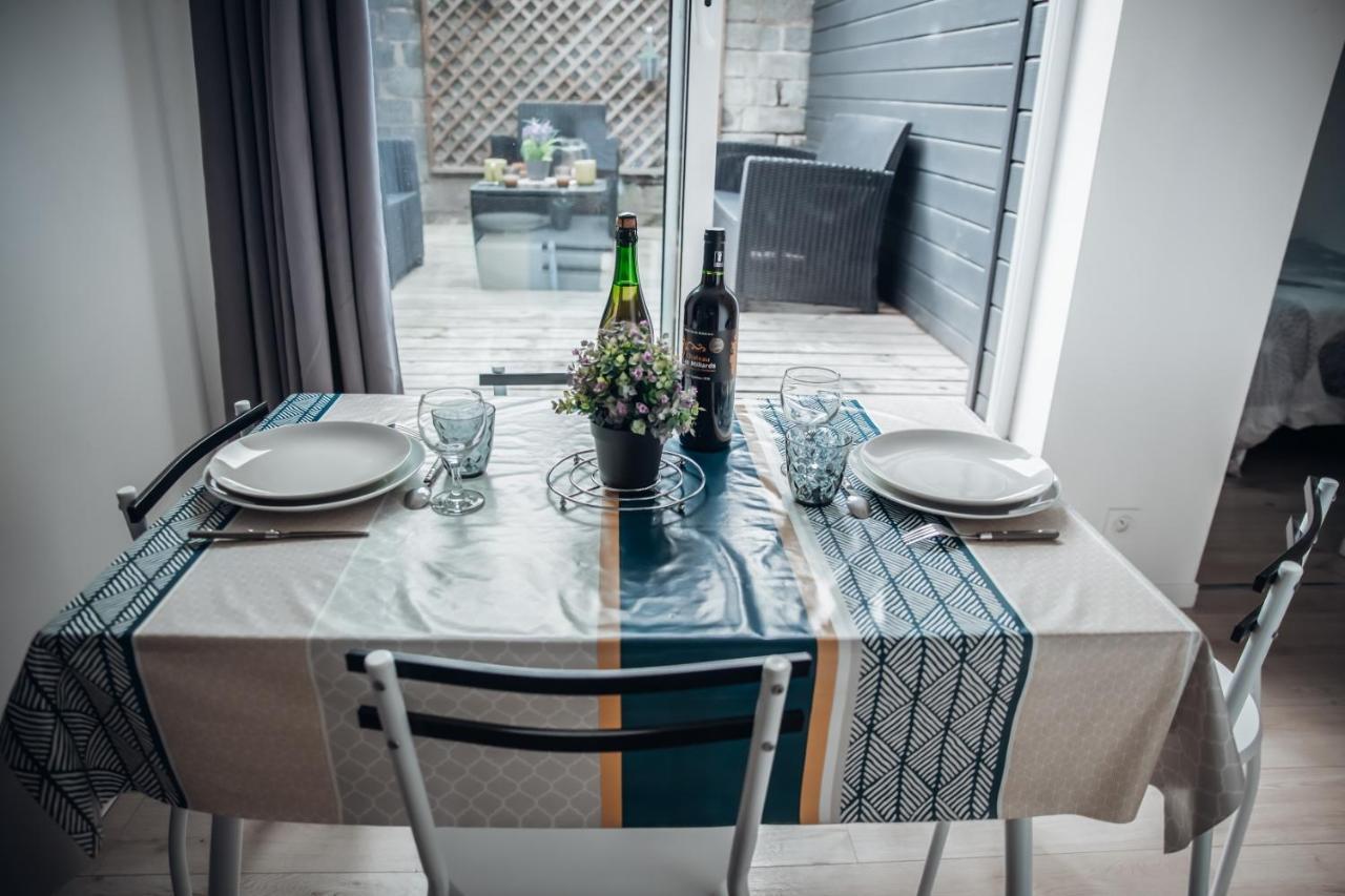 Superbe Appartement Avec Terrasse Au Calme Ernee ภายนอก รูปภาพ