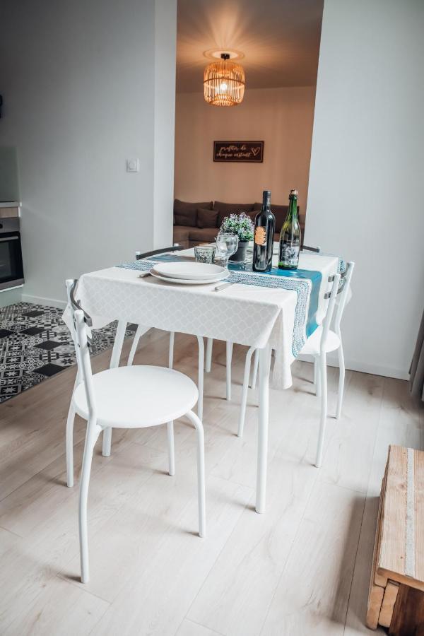 Superbe Appartement Avec Terrasse Au Calme Ernee ภายนอก รูปภาพ