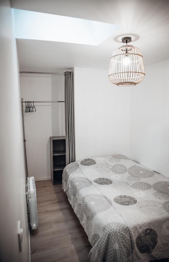 Superbe Appartement Avec Terrasse Au Calme Ernee ภายนอก รูปภาพ