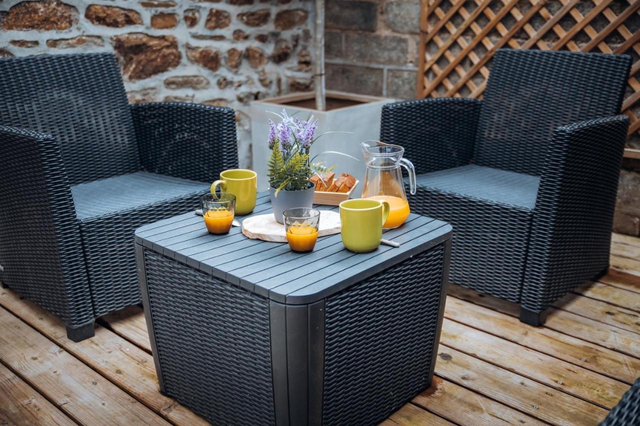 Superbe Appartement Avec Terrasse Au Calme Ernee ภายนอก รูปภาพ