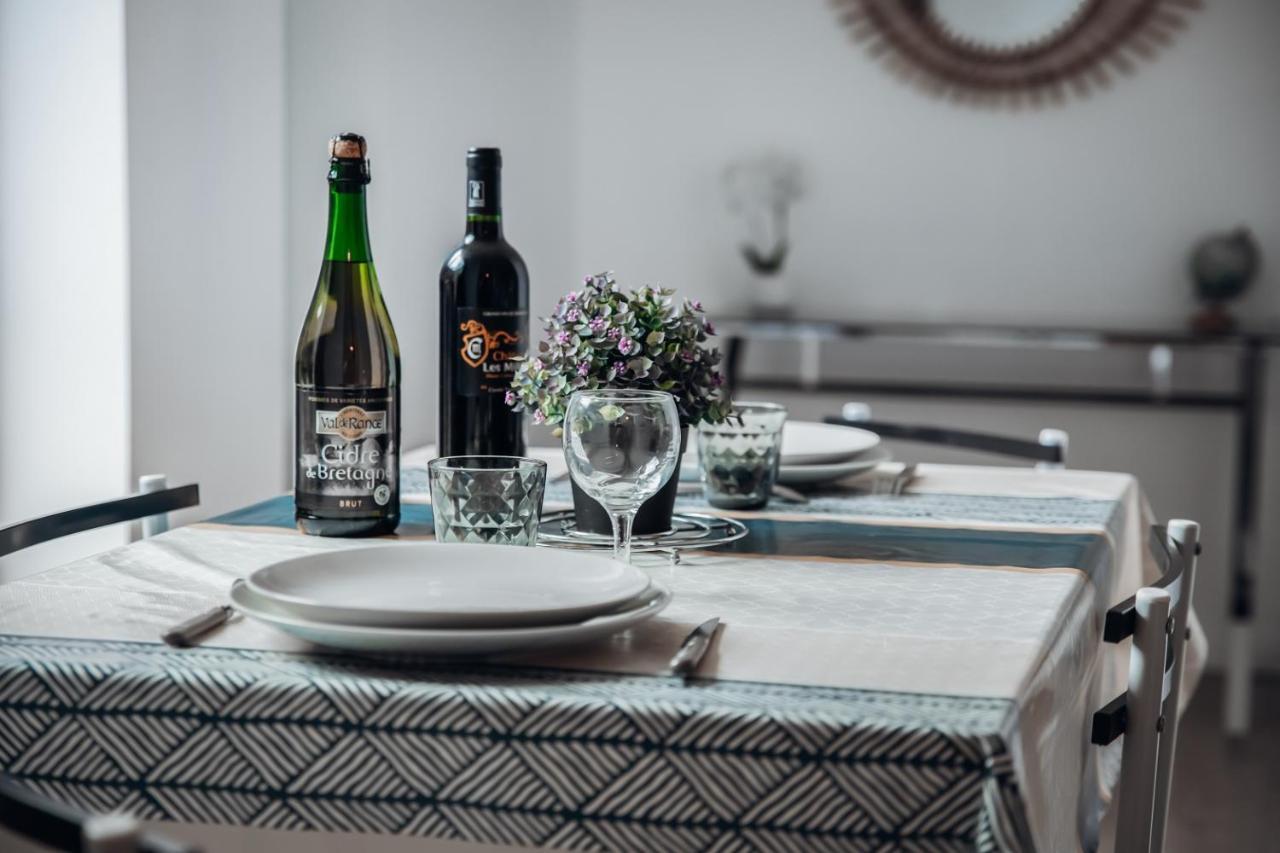 Superbe Appartement Avec Terrasse Au Calme Ernee ภายนอก รูปภาพ