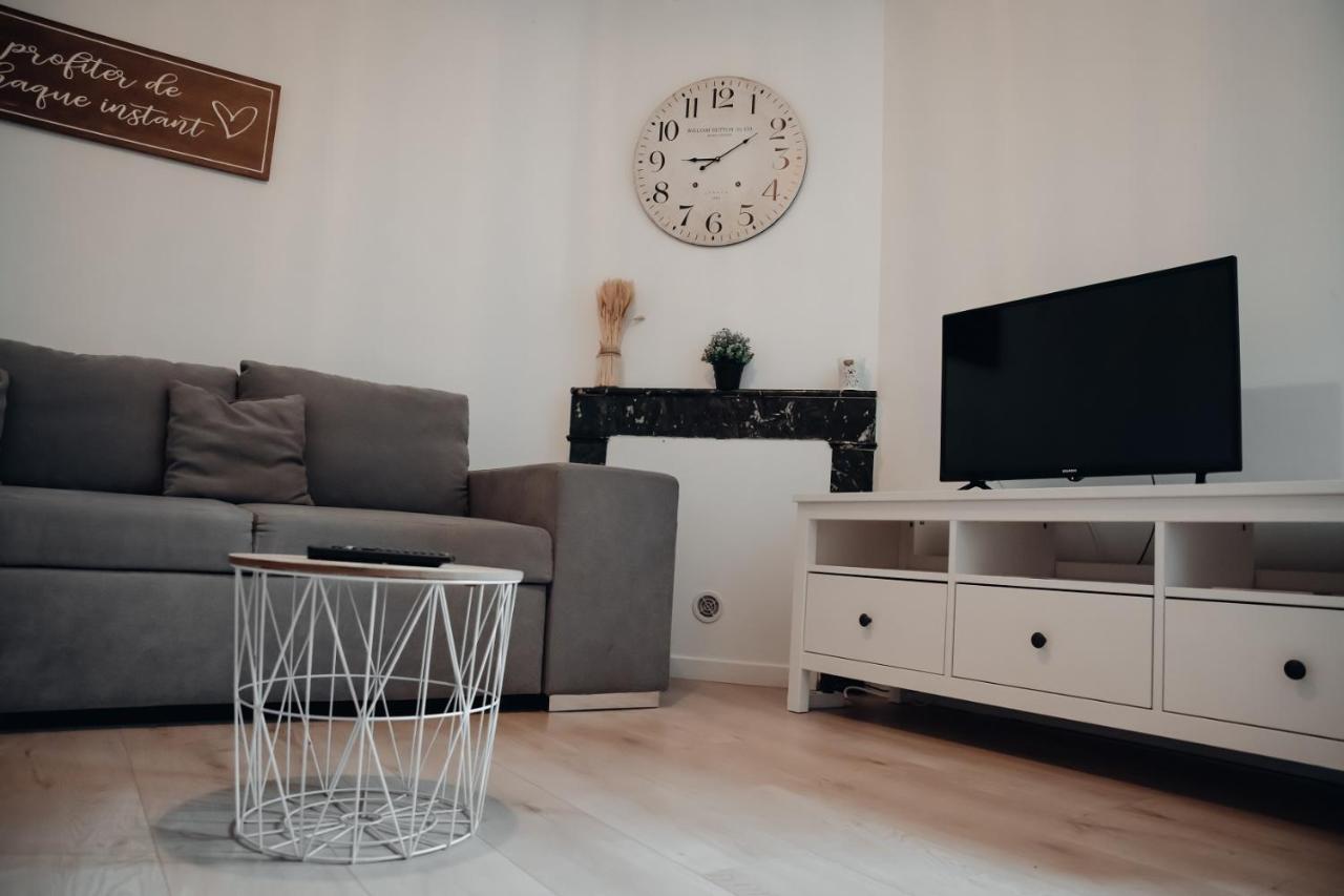 Superbe Appartement Avec Terrasse Au Calme Ernee ภายนอก รูปภาพ