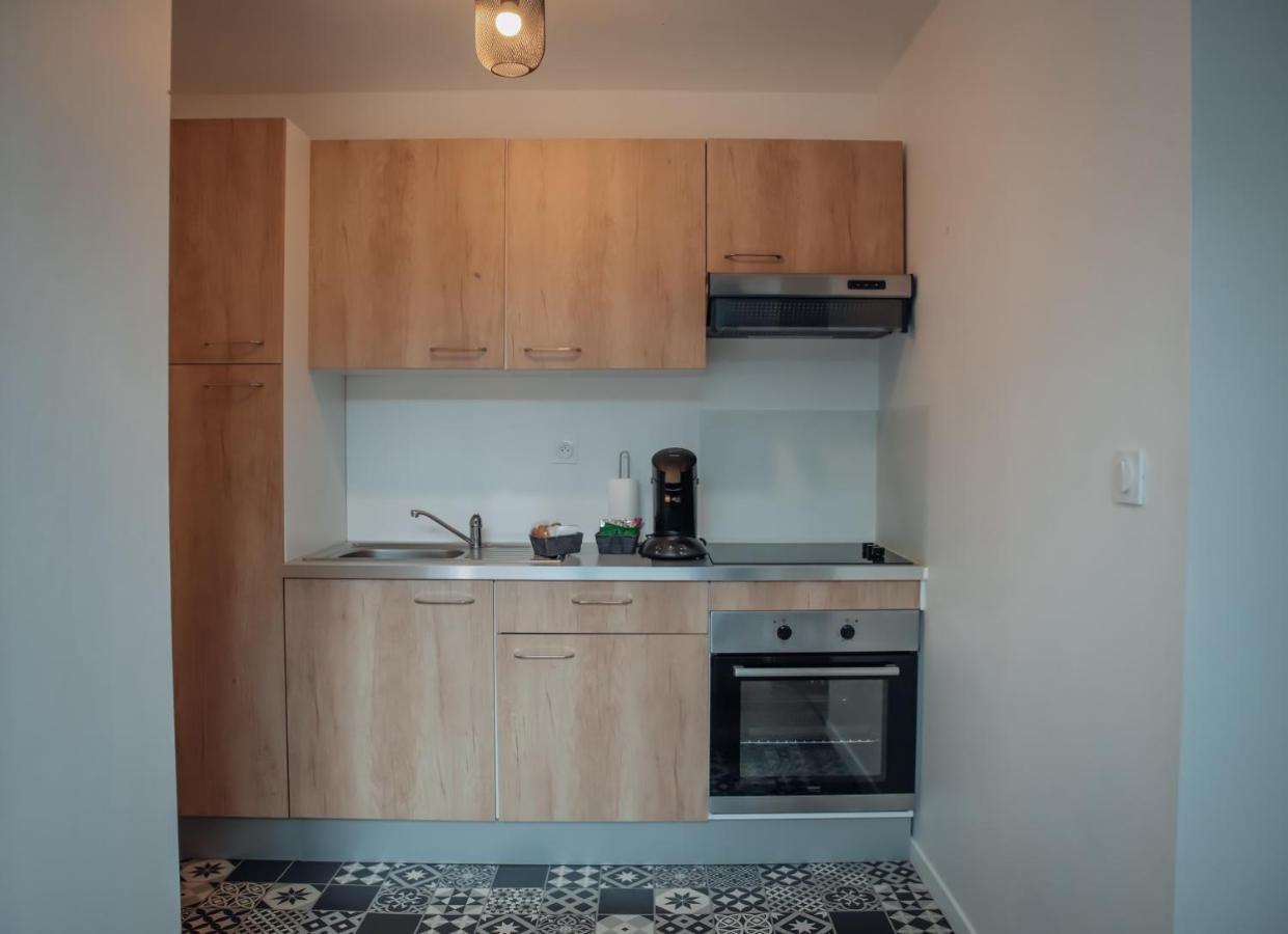 Superbe Appartement Avec Terrasse Au Calme Ernee ภายนอก รูปภาพ