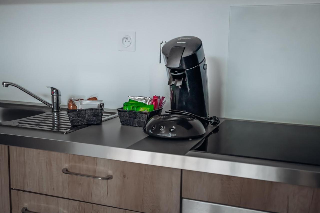 Superbe Appartement Avec Terrasse Au Calme Ernee ภายนอก รูปภาพ