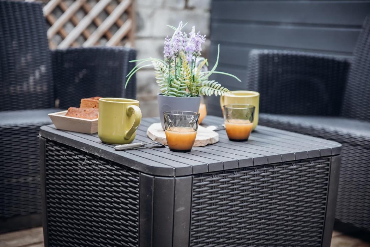 Superbe Appartement Avec Terrasse Au Calme Ernee ภายนอก รูปภาพ