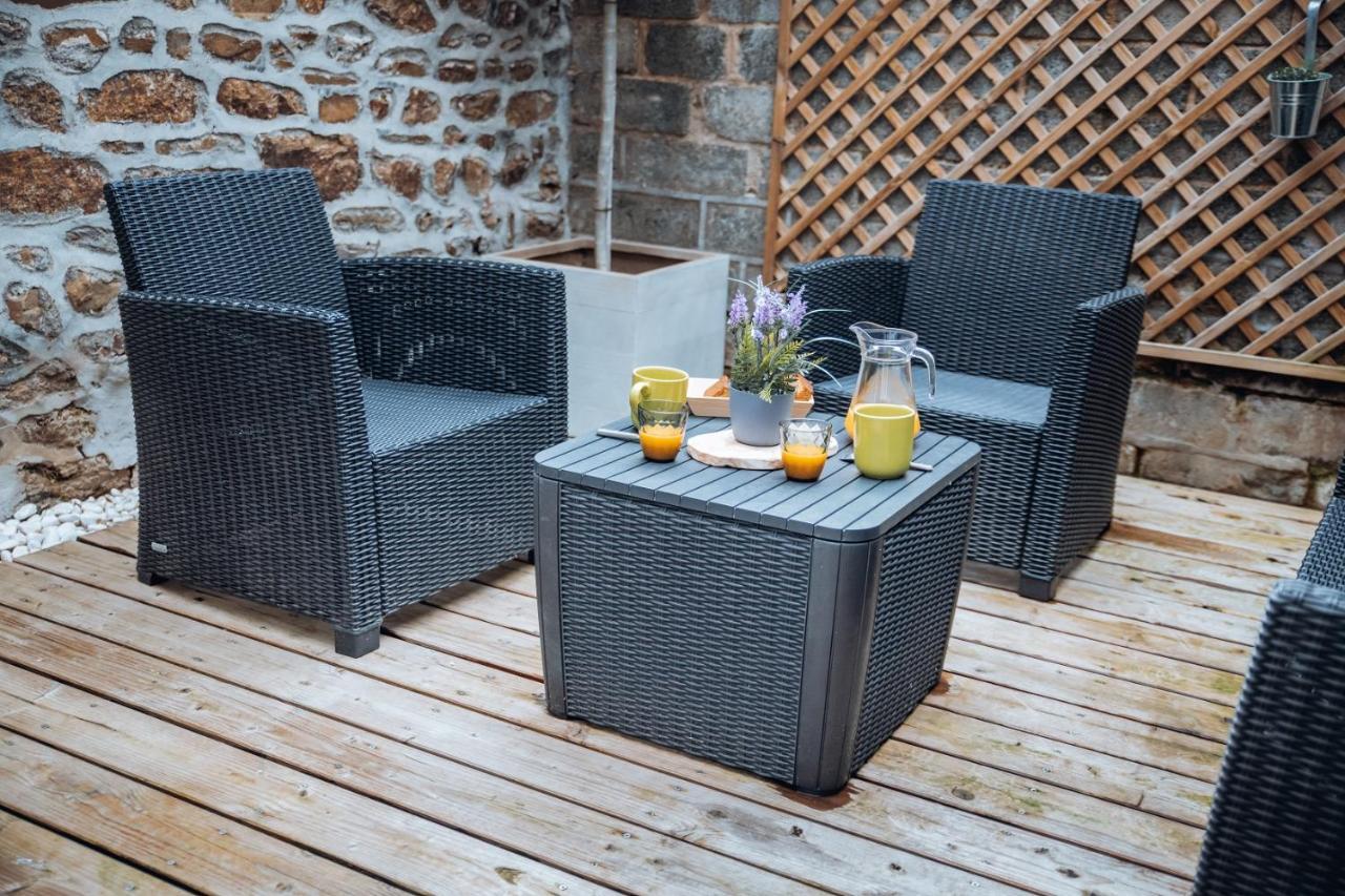 Superbe Appartement Avec Terrasse Au Calme Ernee ภายนอก รูปภาพ